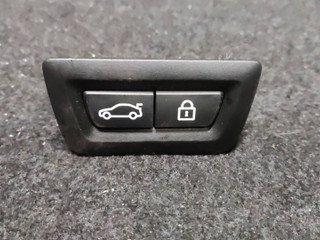 кнопка открытия багажника BMW 7 серия F01/F02 [рестайлинг] F02 2014, 3.0 л., N55 B30 A, бензин, АКПП, седан, полный привод, 9275121