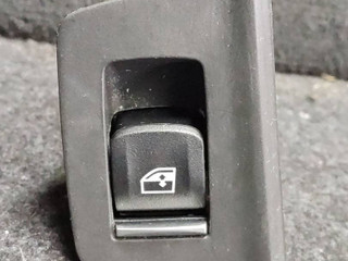 кнопка стеклоподъемника двери задней правой BMW 5 серия G30/G31 2018, 2.0 л., дизель, седан, 9327031
