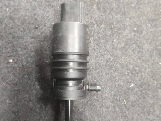 насос (моторчик) омывателя стекла BMW 5 серия F07/F10/F11 F10 2010, 3.0 л., N57 D30 A, дизель, АКПП, седан, задний привод, правый руль, 6934160