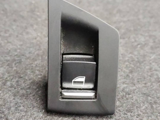 кнопка стеклоподъемника двери BMW 5 серия F07/F10/F11 F10 2010, 3.0 л., N57 D30 A, дизель, АКПП, седан, задний привод, правый руль, 9163527