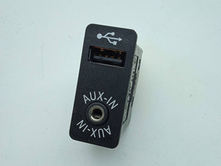 разъем AUX / USB BMW X3 F25 2012, 3.0 л., i, N55 B30 A, бензин, АКПП, черный, внедорожник 5 дв., полный привод, 9237653