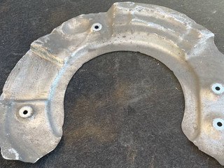 защитный кожух тормозного механизма BMW 5 серия F07/F10/F11 2011, 3.0 л., i, N55 B30 A, бензин, АКПП, серый, седан, полный привод, 6775266