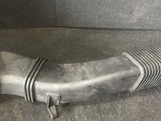 патрубок воздушного фильтра BMW 5 серия F07/F10/F11 F10 2011, 2.0 л., дизель, АКПП, седан, правый руль, 7811597