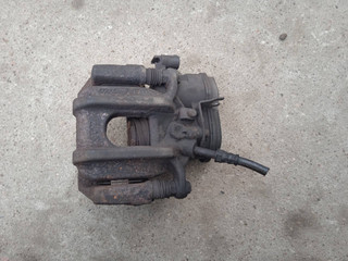 суппорт задний левый BMW 5 серия F07/F10/F11 F10 2011, 2.0 л., дизель, АКПП, седан, правый руль