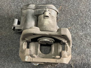 суппорт задний правый BMW 5 серия F07/F10/F11 F10 2011, 3.0 л., N52 B30, бензин, АКПП, седан