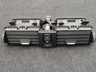 дефлектор обдува салона BMW 3 серия F30/F31/F34 F30 2012, 3.5 л., i, бензин, АКПП, седан, задний привод, 9218552