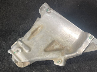 кронштейн двигателя BMW X6 F16 2016, 4.0 л., D, дизель, АКПП, внедорожник 5 дв., полный привод, правый руль, 6853208