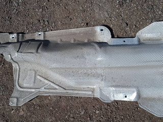 тепловой экран глушителя BMW X2 F39 2019, 2.0 л., B47 C20 B, дизель, МКПП, белый, внедорожник 5 дв., полный привод, правый руль