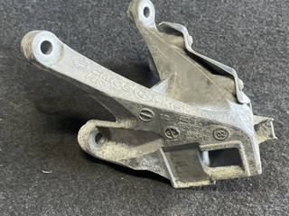 кронштейн двигателя BMW 5 серия G30/G31 2017, 2.0 л., B46 B20 B, бензин, АКПП, седан, 6861564