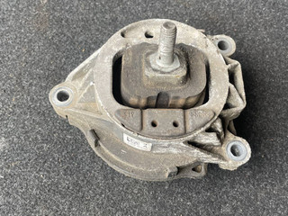 подушка крепления двигателя BMW 3 серия F30/F31/F34 F31 2014, 2.0 л., N47 D20 C, дизель, МКПП, синий, универсал, полный привод, правый руль, 6856405
