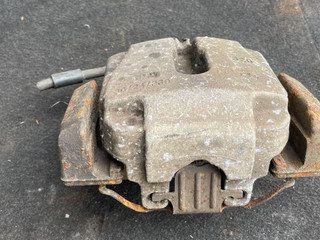 суппорт передний левый BMW 5 серия F07/F10/F11 F10 2012, 2.0 л., дизель, АКПП, седан