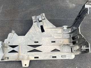 крепление фары левой BMW 5 серия F10/F11 [рестайлинг] F10 2013, 2.0 л., D, N47 D20 C, дизель, МКПП, белый, седан, задний привод, правый руль, 7200793