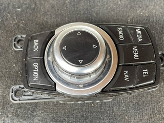 джойстик управления мультимедиа BMW 5 серия F10/F11 [рестайлинг] F10 2013, 2.0 л., D, N47 D20 C, дизель, МКПП, белый, седан, задний привод, правый руль, 9286699