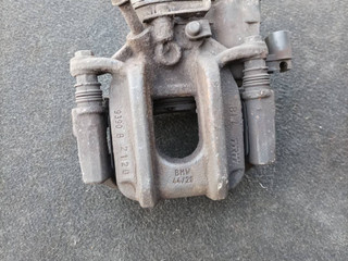 суппорт задний правый BMW 5 серия F07/F10/F11 F10 2011, 3.0 л., N57 D30 A, дизель, МКПП, седан, задний привод