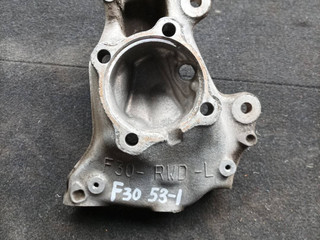 кулак поворотный левый BMW 3 серия F30/F31/F34 F30 2012, 2.0 л., N20 B20 A, бензин, АКПП, черный, седан, задний привод, правый руль, 6792287
