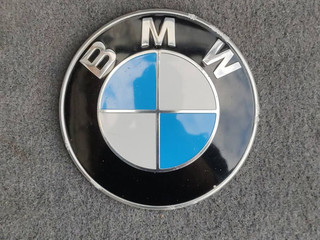 эмблема BMW 3 серия F30/F31/F34 F30 2012, 2.0 л., N20 B20 A, бензин, АКПП, черный, седан, задний привод, правый руль, 7288752