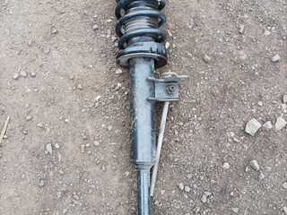 амортизатор передний левый BMW 5 серия F07/F10/F11 F10 2011, 3.0 л., N57 D30 A, дизель, МКПП, седан, задний привод