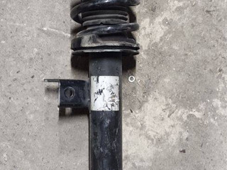 амортизатор передний левый BMW 5 серия F07/F10/F11 (2009 - 2013), 3.5 л., бензин, АКПП