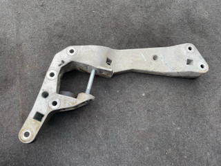 кронштейн КПП BMW 5 серия G30/G31 G31 2017, 3.0 л., B57 D30 A, дизель, АКПП, универсал, полный привод, 6861583