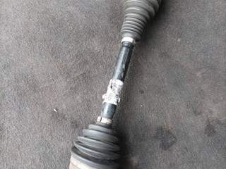 полуось передняя левая (приводной вал, ШРУС) BMW X5 F15 2016, 3.0 л., N57 D30 A, дизель, АКПП, a52, внедорожник 5 дв., полный привод, правый руль, 7629881