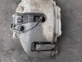 суппорт передний левый BMW 5 серия F07/F10/F11 2011, 3.0 л., N57 D30 A, дизель, АКПП, хетчбэк 5 дв., задний привод, правый руль