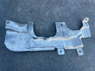 кожух (защита) рулевого механизма BMW X5 F15 2016, 3.0 л., N57 D30 A, дизель, АКПП, a52, внедорожник 5 дв., полный привод, правый руль, 51757160238