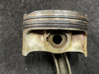 поршень BMW 5 серия F07/F10/F11 2010, 4.4 л., бензин, АКПП, хетчбэк 5 дв.