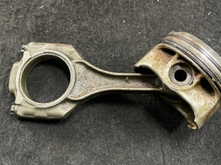 поршень BMW 5 серия F07/F10/F11 2010, 4.4 л., бензин, АКПП, хетчбэк 5 дв.