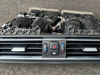 дефлектор обдува салона BMW 7 серия F01/F02 [рестайлинг] F02 2014, 3.0 л., N57 D30 A, дизель, АКПП, серый, седан, задний привод, правый руль, 9115860