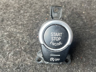 кнопка запуска двигателя BMW 7 серия F01/F02 [рестайлинг] F02 2014, 3.0 л., N57 D30 A, дизель, АКПП, серый, седан, задний привод, правый руль, 9153831