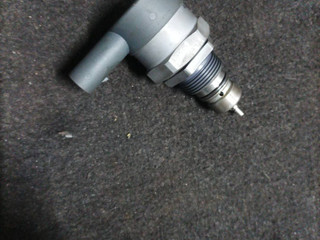 pегулятор давления топлива BMW 5 серия F07/F10/F11 F10 2012, 2.0 л., дизель, АКПП, седан, 0281002949, 39357365