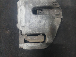 суппорт передний левый BMW 7 серия F01/F02 F01 2009, 3.0 л., дизель, правый руль