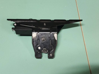 замок багажника BMW X6 E71/E72 E71 2011, 4.4 л., N63 B44 A, бензин, АКПП, внедорожник 5 дв.