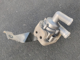насос антифриза дополнительный BMW 5 серия F07/F10/F11 2012, 3.0 л., N57 D30 A, дизель, хетчбэк 5 дв., задний привод, правый руль, 9239313