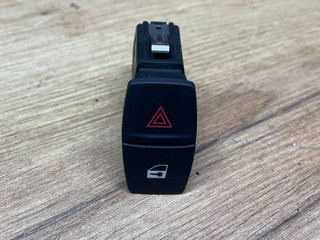 кнопка аварийной сигнализации BMW 3 серия F30/F31/F34 [рестайлинг] F30 2015, 3.0 л., N57 D30 A, дизель, АКПП, a300, седан, полный привод, правый руль, 9231786