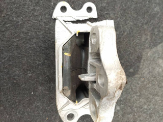 кронштейн КПП BMW 2 серия F44 2022, 1.5 л., i, B38 A15 A, бензин, АКПП, белый(300), седан, передний привод, правый руль, 6853453