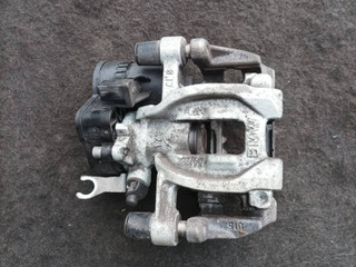 суппорт задний левый BMW 2 серия F44 2022, 1.5 л., i, B38 A15 A, бензин, АКПП, белый(300), седан, передний привод, правый руль