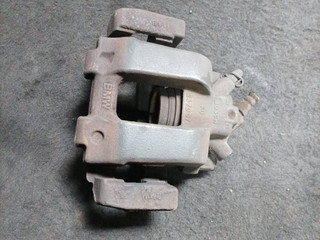 суппорт передний левый BMW 4 серия F32/F33 F32 2016, 2.0 л., N47 D20 C, дизель, АКПП, 475, купе, задний привод, правый руль