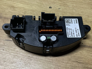 сопротивление печки BMW 1 серия F40 2020, 1.5 л., i, B38 A15 A, бензин, АКПП, b39, хетчбэк 5 дв., задний привод, правый руль, 7952061