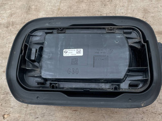лючок топливного бака BMW 5 серия G30/G31 G30 2018, 3.0 л., B57 D30 A, дизель, АКПП, синий, седан, полный привод, правый руль, 7391833