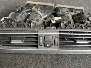 дефлектор обдува салона BMW 7 серия F01/F02 F02 2008, 3.0 л., N54 B30 A, бензин, АКПП, 475, седан, задний привод, правый руль, 9115860