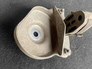 кронштейн глушителя BMW 7 серия F01/F02 F02 2008, 3.0 л., N54 B30 A, бензин, АКПП, 475, седан, задний привод, правый руль, 7807132, 6783423