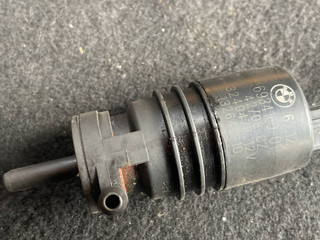 насос (моторчик) омывателя стекла BMW 7 серия F01/F02 F02 2008, 3.0 л., N54 B30 A, бензин, АКПП, 475, седан, задний привод, правый руль, 6934160