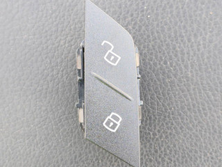 Кнопка блокировки двери BMW 1 серия F40 2022, 1.6 л., дизель, АКПП, 475, хетчбэк 5 дв., передний привод, правый руль, 6820926