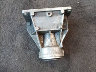 кронштейн полуоси BMW 5 серия F07/F10/F11 2011, 2.0 л., бензин, АКПП, седан, 7578653