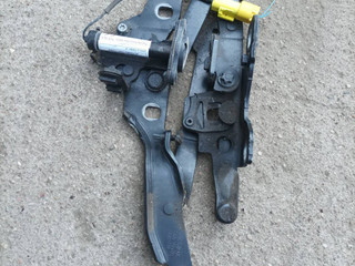 петля капота левая BMW Z4 E89 (2009 - 2016), 2.0 л., i, N20 B20 B, бензин, МКПП, b39 mineral-grau metallic, родстер, задний привод, правый руль, 7285817