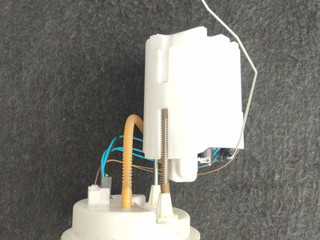 колба в бак BMW X2 F39 2020, 2.0 л., B48 A20 A, бензин, белый, внедорожник 5 дв., правый руль, 7301785, 7300465