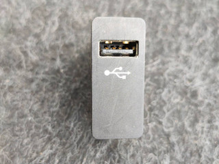 разъем AUX / USB BMW X2 F39 2020, 2.0 л., B48 A20 A, бензин, белый, внедорожник 5 дв., правый руль, 84106820397, 6820397