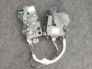 замок багажника BMW X2 F39 2020, 2.0 л., B48 A20 A, бензин, белый, внедорожник 5 дв., правый руль, 7423848, 7464411