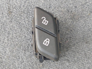 Кнопка блокировки двери BMW 2 серия Gran Tourer F46 [рестайлинг] F46 2020, 1.5 л., B37 C15 A, дизель, минивэн, правый руль, 6801350